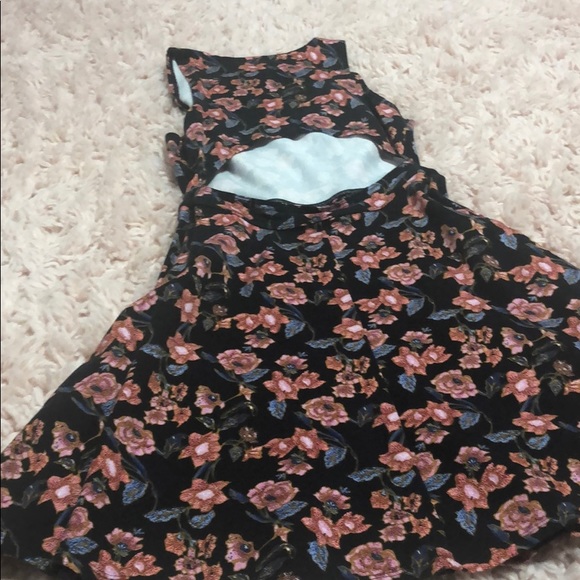 Hollister Floral Dress with Back Cutout - Picture 5 of 5